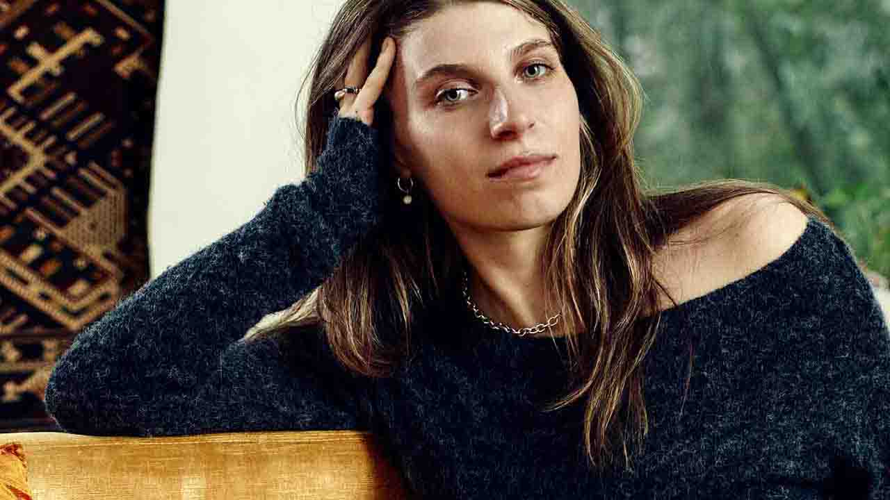 Zoe Dubno Unveils Bold Satire with Happiness and Love